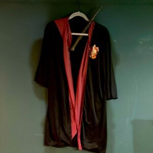 Harry Potter Costume Gryffindor Robe and Wand!